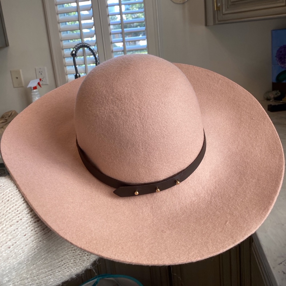 HALOGEN 100% Wool Nude baby pink wide brim circle hat with black